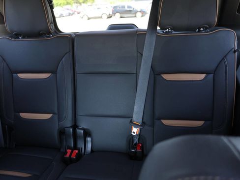 Used 2024 GMC Yukon AT4 w/ Technology Package AWD/4WD image 17
