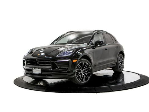 Certified 2026 Porsche Macan AWD/4WD image 1