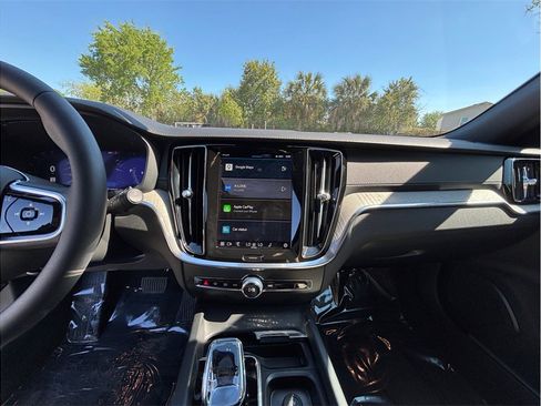 Used 2024 Volvo V60 B5 Cross Country Ultimate w/ Climate Package AWD/4WD image 11