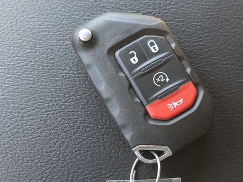 Used 2022 Jeep Wrangler Unlimited Sahara w/ Cold Weather Group image 33