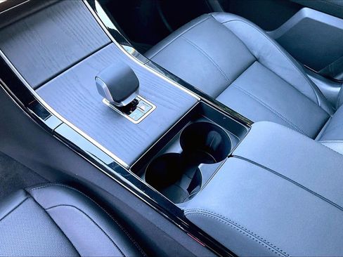 Used 2025 Land Rover Range Rover Velar Dynamic SE image 18