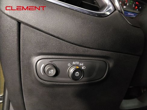 Used 2023 Chevrolet Equinox LT FWD image 11