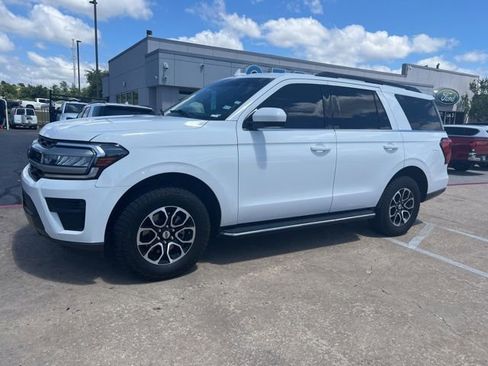 Used 2022 Ford Expedition XLT RWD image 2