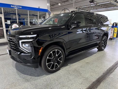 Used 2025 Chevrolet Suburban RST w/ Comfort Package image 4