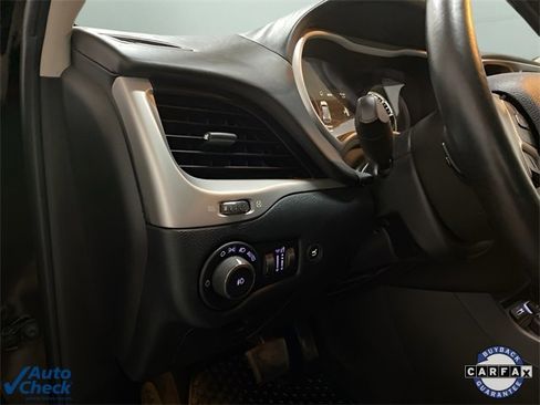 Used 2017 Jeep Cherokee Overland w/ Technology Group image 27