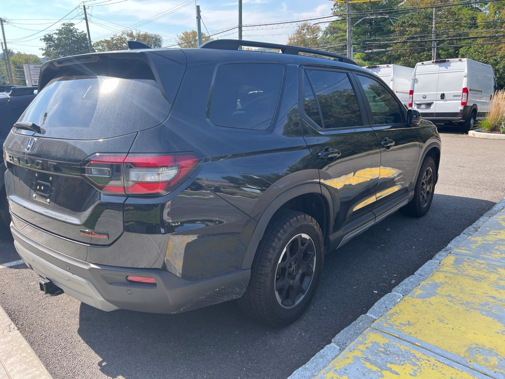 Used 2025 Honda Pilot TrailSport image 4
