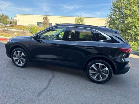 Used 2025 Ford Escape Platinum AWD/4WD image 11