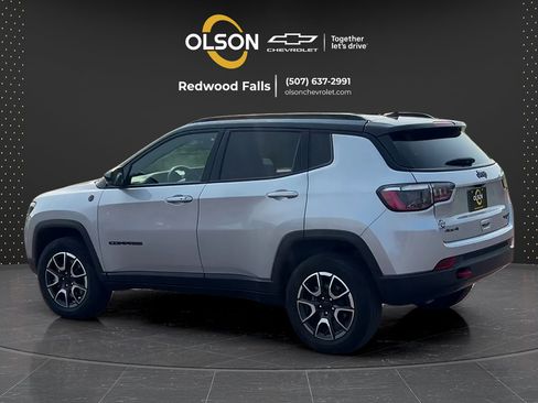 Used 2024 Jeep Compass Trailhawk AWD/4WD image 3