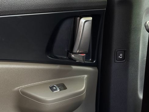Used 2026 Kia Carnival FWD image 43
