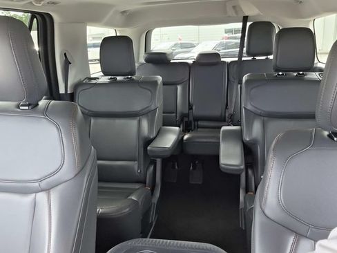 Used 2025 Ford Expedition Active AWD/4WD image 18
