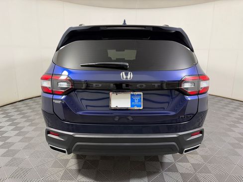 Used 2025 Honda Pilot Sport image 8