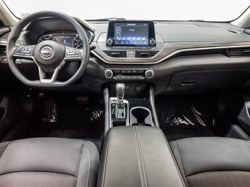 Used 2024 Nissan Altima 2.5 SV FWD image 25