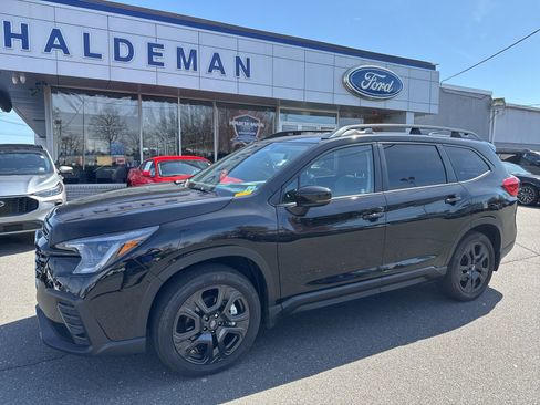 Used 2025 Subaru Ascent Onyx Edition image 1