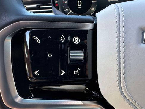 Used 2025 Land Rover Range Rover Sport SE image 18
