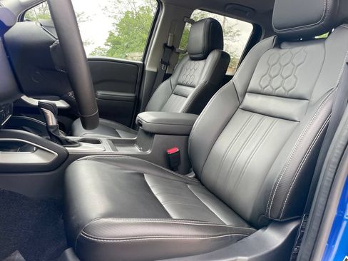 Used 2024 Nissan Frontier SL RWD image 14