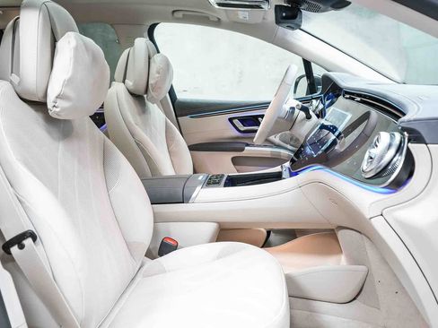 New 2026 Mercedes-Benz EQS 550 4MATIC SUV image 16