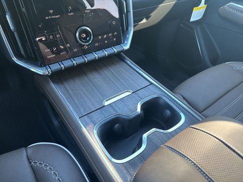 New 2026 GMC Acadia Denali Ultimate w/ LPO, Floor Liner Package AWD/4WD image 36