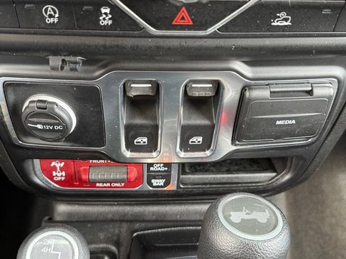 Used 2021 Jeep Wrangler Rubicon AWD/4WD image 15