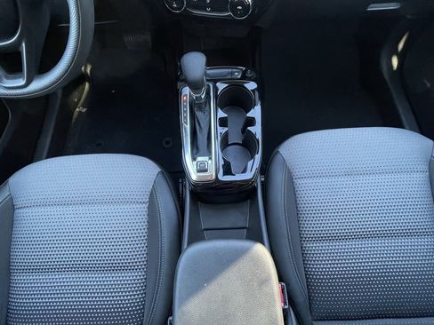 Used 2025 Chevrolet Trax LT image 19