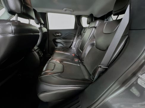 Used 2019 Jeep Cherokee Trailhawk w/ Cold Weather Group image 29