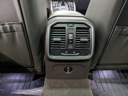 Used 2023 Porsche Macan S image 24