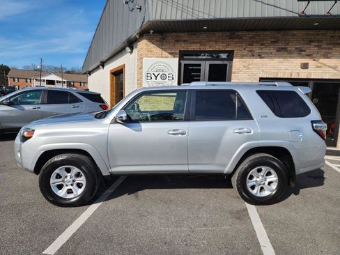 Used 2018 Toyota 4Runner SR5 image 2