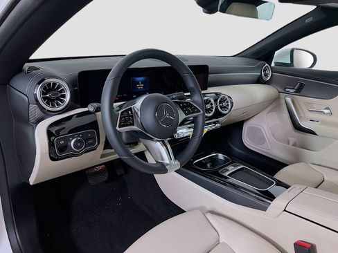 Used 2025 Mercedes-Benz CLA 250 4MATIC image 9