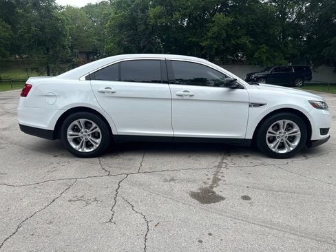 Used 2017 Ford Taurus SE FWD image 13