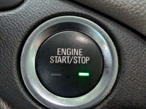 Used 2020 Chevrolet Equinox LS image 29