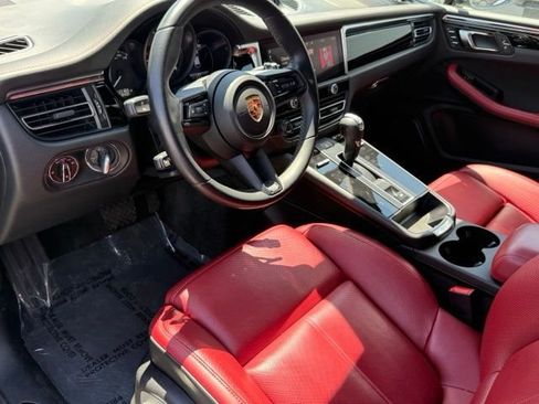Used 2024 Porsche Macan AWD/4WD image 4