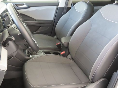 Used 2024 Volkswagen Taos SE w/ Panoramic Sunroof Package AWD/4WD image 11