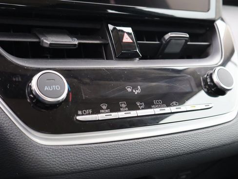 Used 2025 Toyota Corolla LE image 34