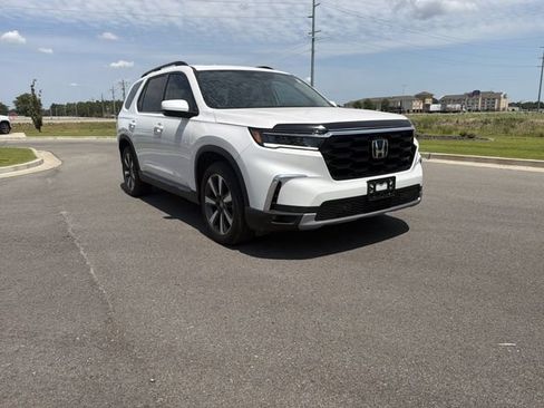 Used 2025 Honda Pilot Touring image 7