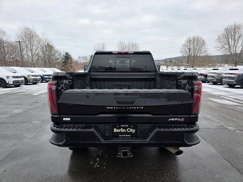 Used 2024 GMC Sierra 2500 AT4 w/ AT4 Preferred Package image 11