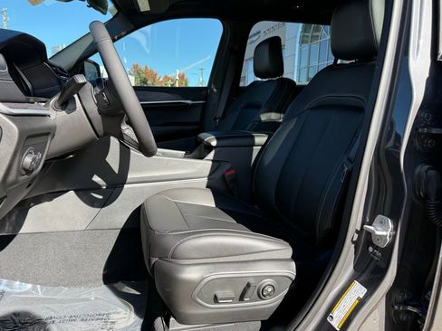 New 2025 Jeep Grand Cherokee L Limited w/ Trailer Tow Package image 2