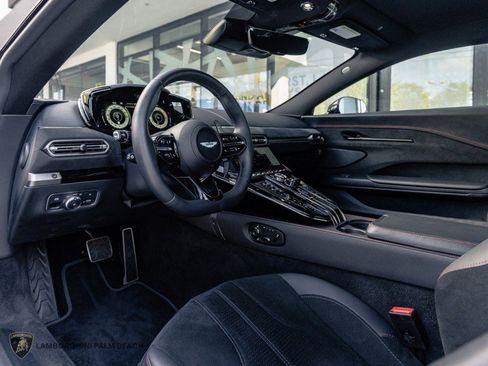 Used 2025 Aston Martin V8 Vantage Coupe image 21