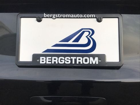 Used 2024 Chrysler Pacifica Touring-L image 18