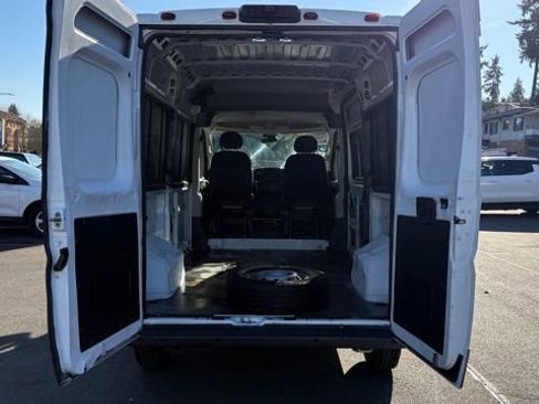 Used 2018 RAM ProMaster 2500 w/ Interior Convenience Group FWD image 4