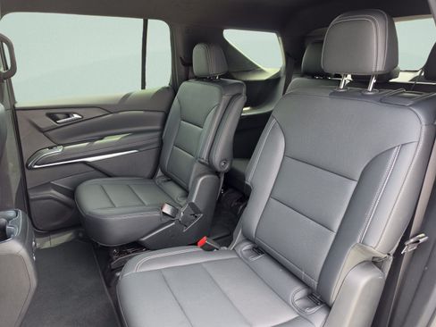 Used 2025 Chevrolet Traverse LT FWD image 20