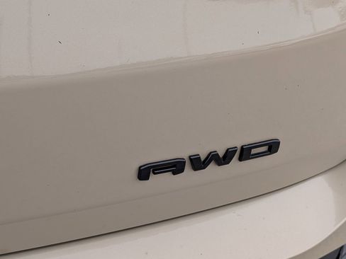 Used 2023 GMC Terrain SLE w/ Driver Convenience Package AWD/4WD image 3