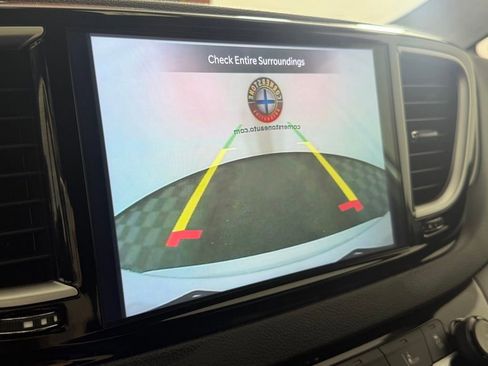 Used 2025 Chrysler Pacifica Select FWD image 5
