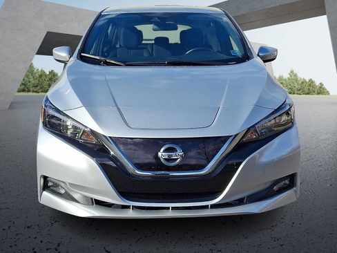 Used 2022 Nissan Leaf SV image 2