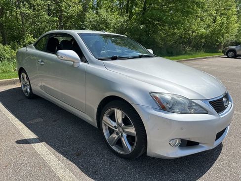 Used 2010 Lexus IS 350C RWD image 2