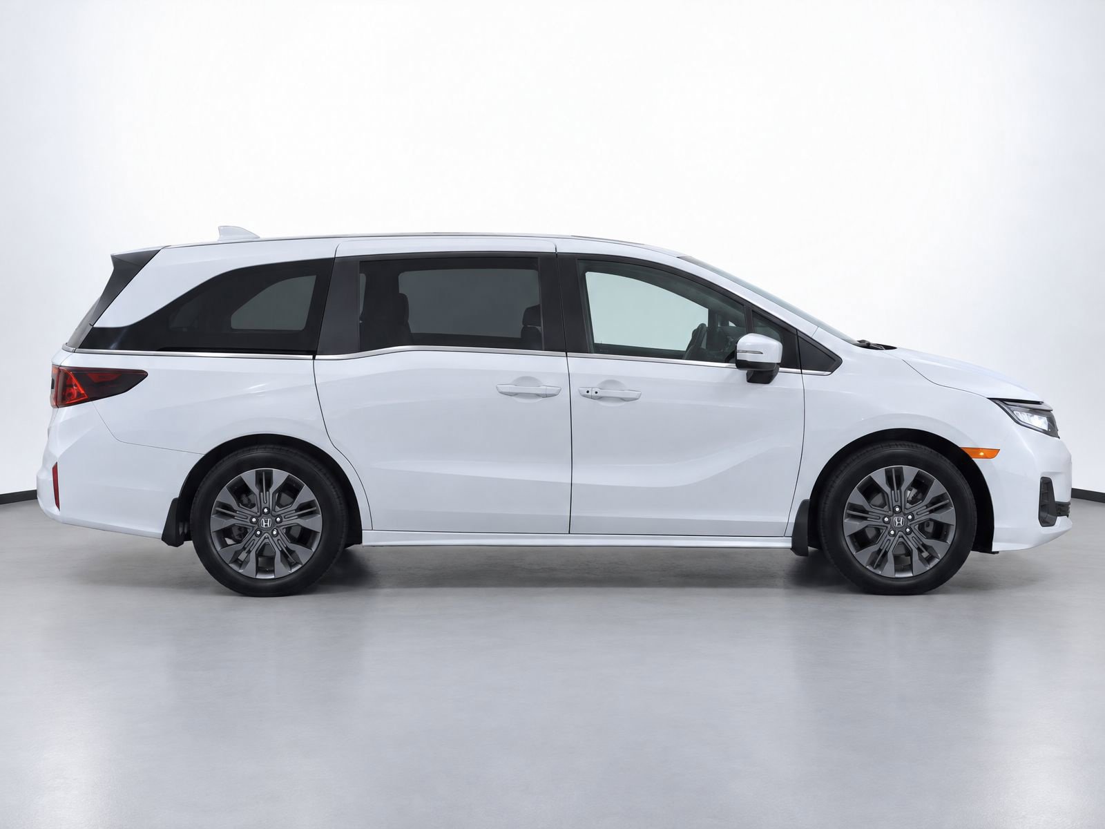 Used 2025 Honda Odyssey Touring image 4