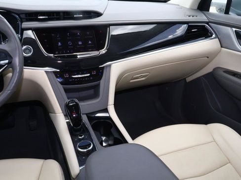 Certified 2024 Cadillac XT6 Premium Luxury w/ Technology Package FWD image 15