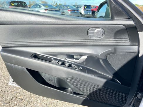 Used 2025 Hyundai Elantra Limited image 20