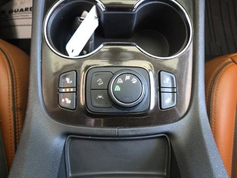 Used 2020 GMC Acadia AT4 image 12