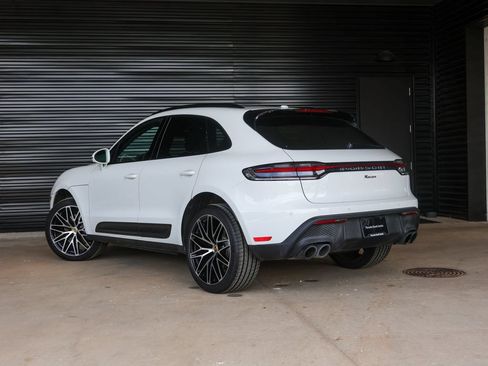 Certified 2026 Porsche Macan AWD/4WD image 3