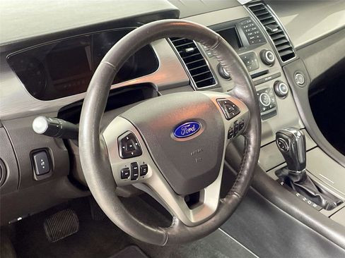 Used 2015 Ford Taurus SEL image 12