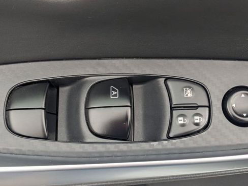 Used 2025 Nissan Sentra SR FWD image 12